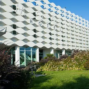 4* Otel Mo.om